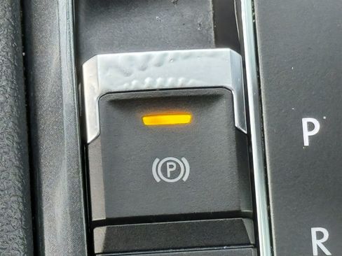 Used 2019 Volkswagen Tiguan SE image 31