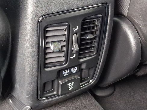 Used 2020 Jeep Grand Cherokee Limited AWD/4WD image 11
