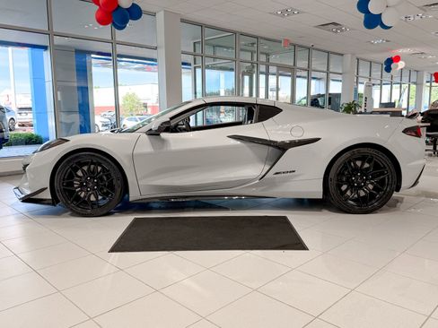 Used 2024 Chevrolet Corvette Z06 w/ Stealth Interior Trim Package RWD image 4