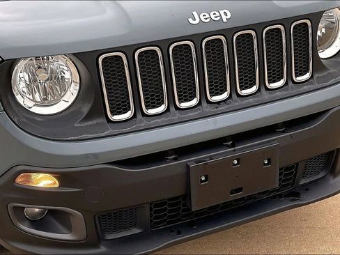 Used 2017 Jeep Renegade Latitude w/ Cold Weather Group AWD/4WD image 30
