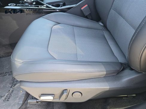 Certified 2024 Kia Niro Wind FWD image 16