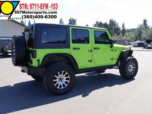 Used 2013 Jeep Wrangler Unlimited Rubicon w/ Connectivity Group AWD/4WD image 8