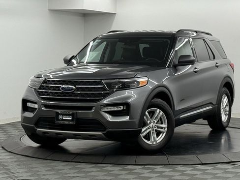 Used 2022 Ford Explorer XLT w/ Equipment Group 202A image 2