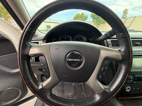 Used 2011 GMC Yukon Denali AWD/4WD image 25
