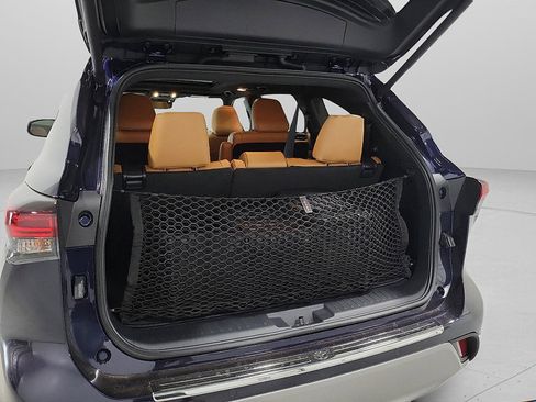 Certified 2025 Toyota Highlander Platinum AWD/4WD image 5
