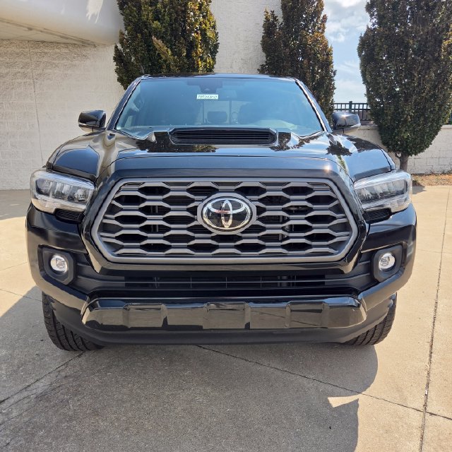 Used 2023 Toyota Tacoma TRD Sport AWD/4WD image 9