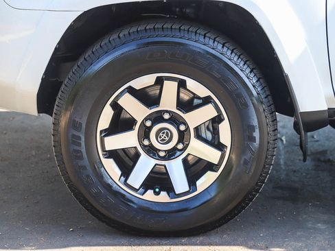 Used 2024 Toyota 4Runner TRD Off-Road Premium w/ Off Road Premium Plus Package AWD/4WD image 12