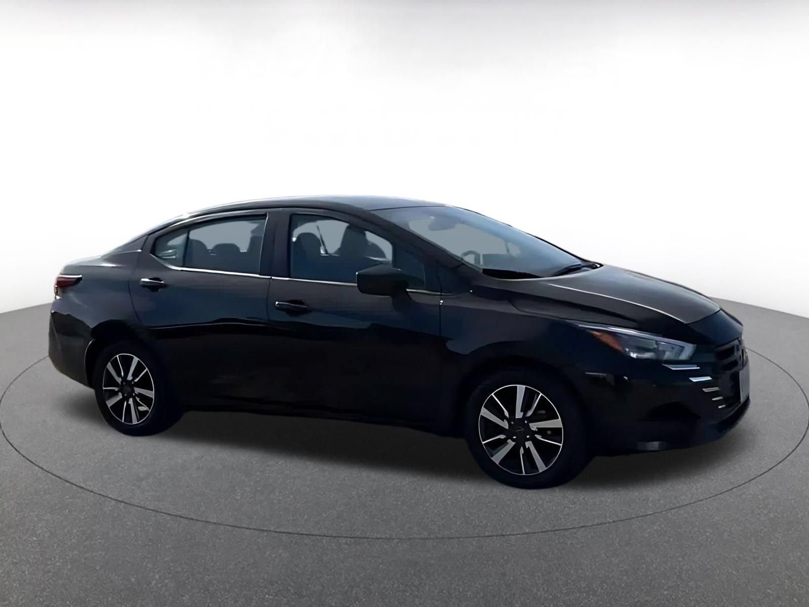 Used 2025 Nissan Versa SV FWD image 9