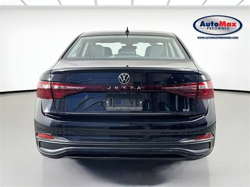 Used 2025 Volkswagen Jetta SE w/ Black Wheel Package image 8