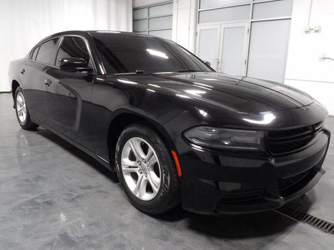 Used 2021 Dodge Charger SXT w/ Leather Interior Group RWD image 2