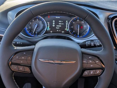 New 2026 Chrysler Pacifica Limited w/ S Appearance Package image 16