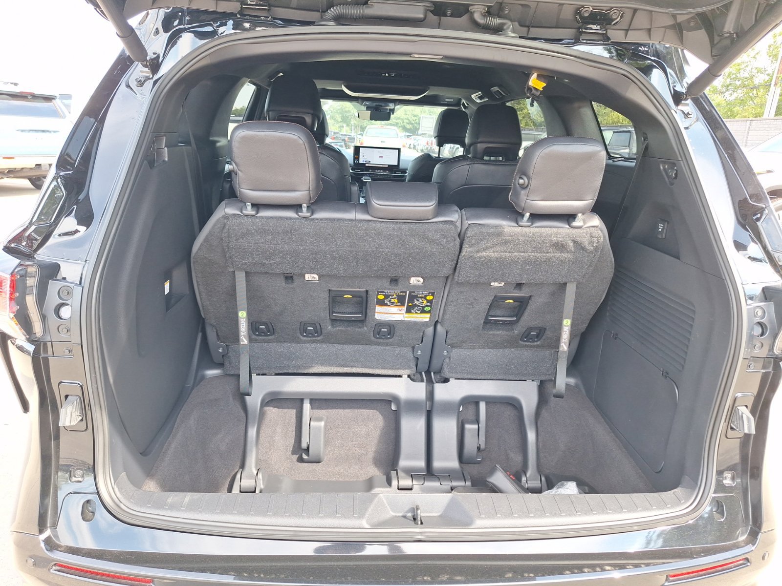 Used 2025 Toyota Sienna Platinum AWD/4WD image 38