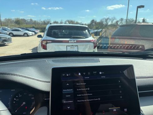 Used 2025 Jeep Compass Limited image 17