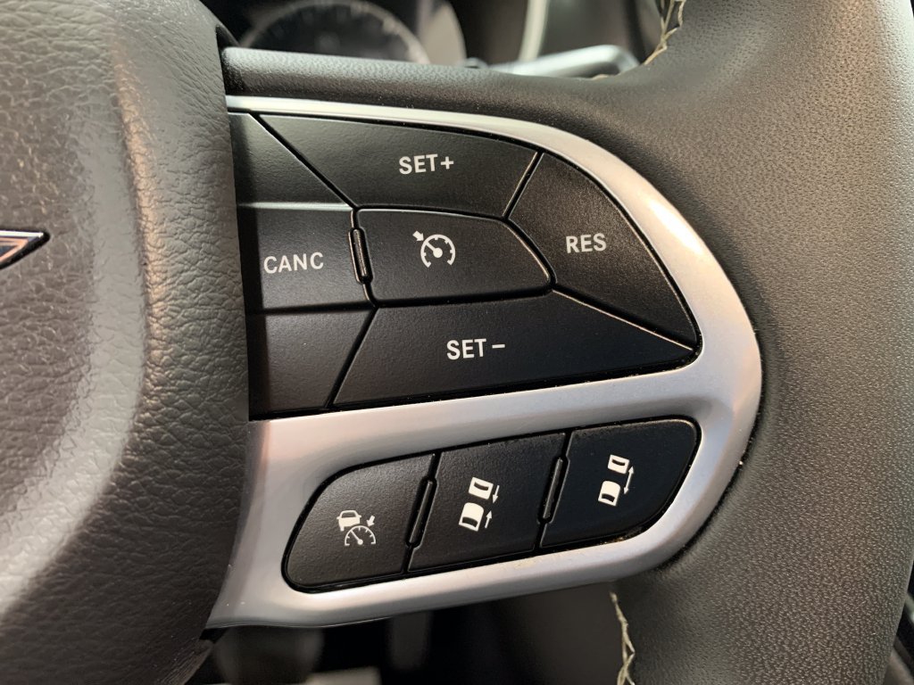 Used 2026 Chrysler Pacifica Select FWD image 13
