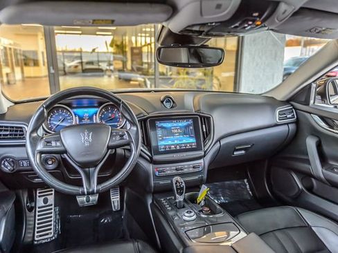 Used 2018 Maserati Ghibli GranSport image 26