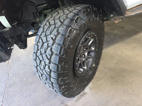 Used 2022 Jeep Wrangler Unlimited Rubicon w/ Xtreme Recon 35" Tire Package AWD/4WD image 32