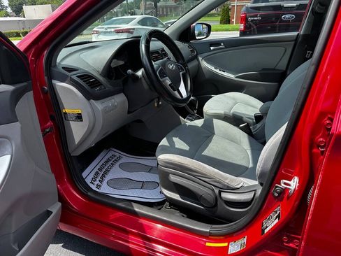 Used 2012 Hyundai Accent SE FWD image 11