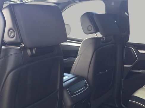 Certified 2025 Cadillac Escalade ESV Premium Luxury AWD/4WD image 26