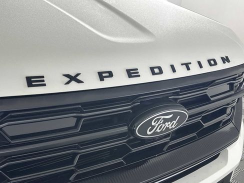 Used 2026 Ford Expedition Max Platinum w/ Stealth Performance Package image 13