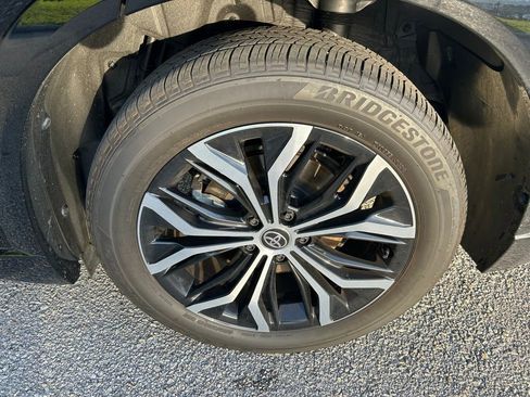 Certified 2025 Toyota Crown Signia AWD/4WD image 9
