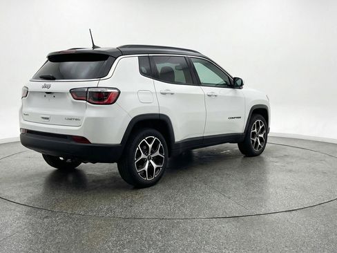 Used 2025 Jeep Compass Limited image 9