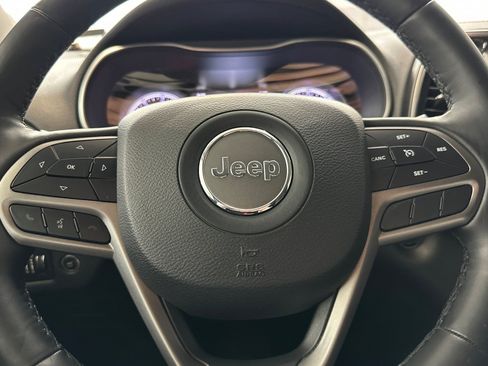 Used 2019 Jeep Cherokee Limited FWD image 11