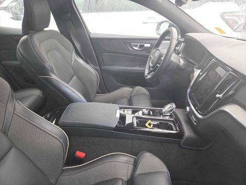 Used 2024 Volvo S60 T8 Ultimate image 11