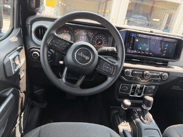 Used 2025 Jeep Wrangler Unlimited Sport AWD/4WD image 13