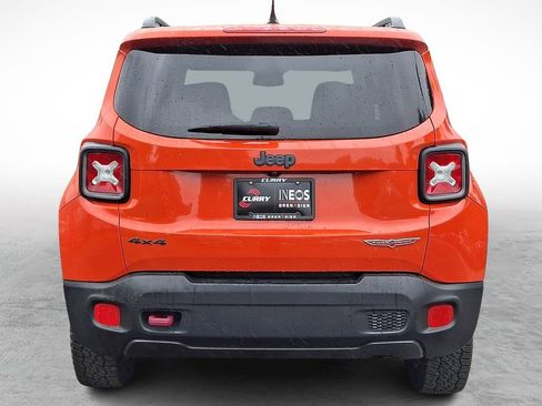 Used 2017 Jeep Renegade Trailhawk w/ Premium Trailhawk Package AWD/4WD image 5