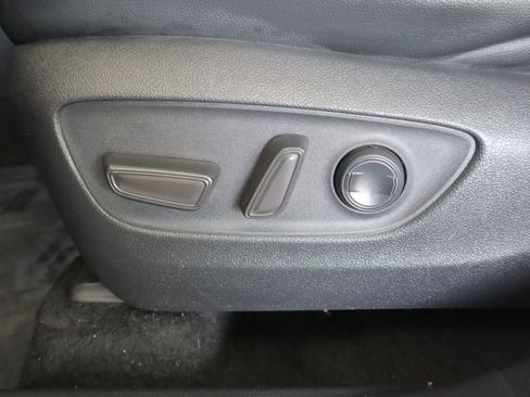 Used 2021 Toyota Highlander XLE AWD/4WD image 14