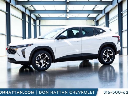 New 2026 Chevrolet Trax RS w/ Sunroof Package FWD image 2