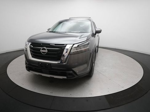 Certified 2024 Nissan Pathfinder SL image 12