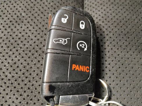 Used 2022 Jeep Grand Cherokee Laredo X AWD/4WD image 32