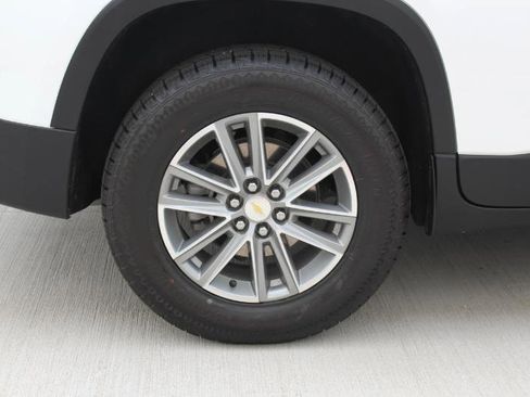 Used 2023 Chevrolet Traverse LT FWD image 43