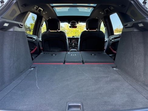 Certified 2024 Porsche Macan AWD/4WD image 33