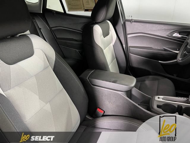 Used 2025 Chevrolet Trax LS w/ LS Convenience Package FWD image 21