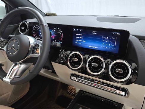 Used 2026 Mercedes-Benz GLA 250 4MATIC image 12