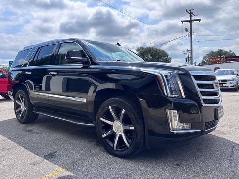 Used 2015 Cadillac Escalade Premium AWD/4WD image 4