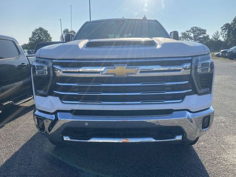 Used 2024 Chevrolet Silverado 2500 LTZ w/ LTZ Convenience Package AWD/4WD image 2
