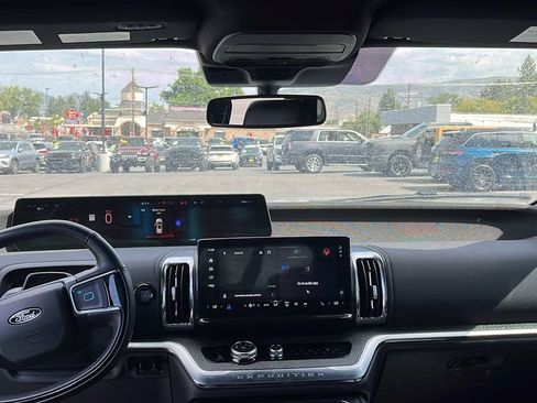 Used 2025 Ford Expedition Tremor AWD/4WD image 22