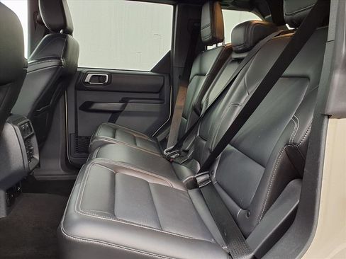 Used 2025 Ford Bronco Outer Banks image 10