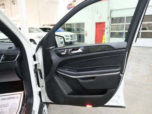 Used 2019 Mercedes-Benz GLS 550 4MATIC w/ Driver Assistance Package image 39