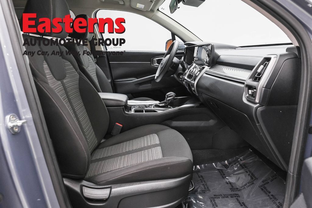Used 2022 Kia Sorento LX FWD image 22