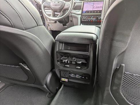 New 2025 Jeep Grand Cherokee Limited w/ Black Appearance Package image 20