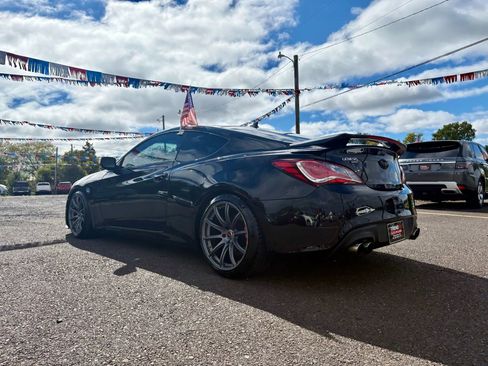 Used 2015 Hyundai Genesis 3.8 image 3