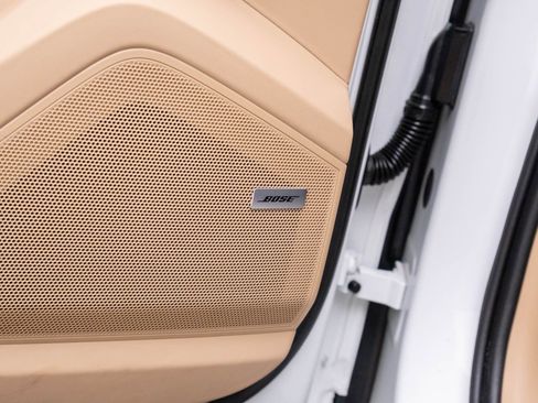 Certified 2023 Porsche Cayenne Platinum Edition image 15