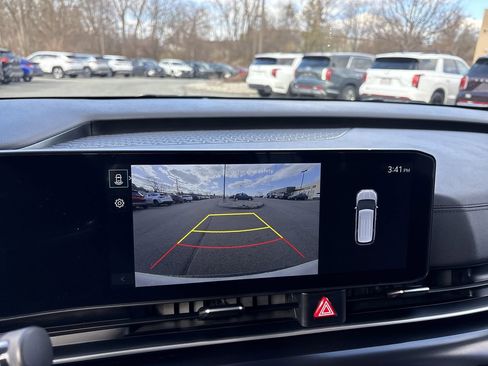 Used 2025 Kia Carnival FWD image 18