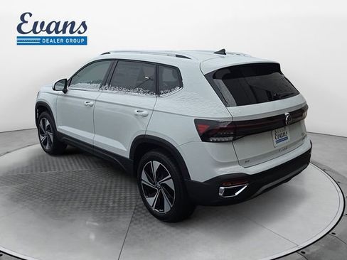 New 2026 Volkswagen Taos SE image 4