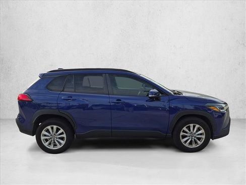 Certified 2022 Toyota Corolla Cross LE FWD image 4