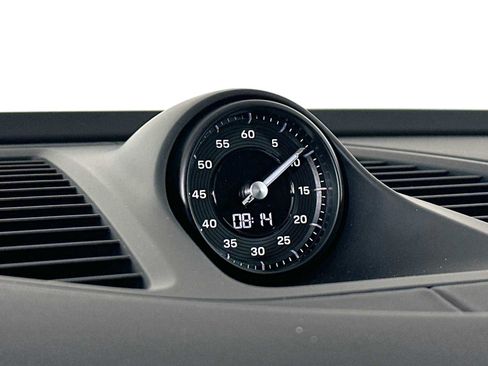 Certified 2025 Porsche Macan Electric image 32